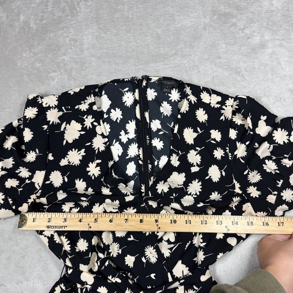 Ann Taylor Factory Black Cream Floral A line Short Sleeve Surplice Dress Size 2 - Picture 9 of 16